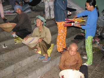 Rộn ràng trả lễ thánh Bà tháng giêng - 7 Rộn ràng trả lễ thánh Bà tháng giêng - 7