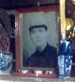 Hơn mười ngàn ngày đi tìm mộ người yêu - 1