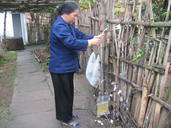 23 năm mớm cơm cho chồng, nuôi 3 con khôn lớn - 1