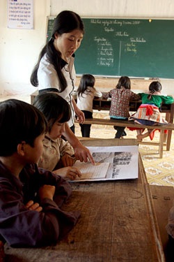 Lớp học lạ vùng cao: Học sinh quay lưng lên bảng - 2