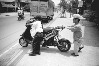 Những người tí hon vất vả - 2