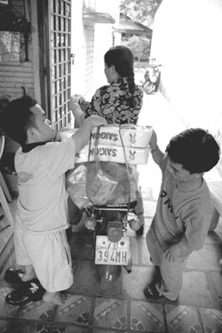 Những người tí hon vất vả - 4