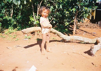 Lạc vào một thôn văn hóa “lạ” - 2