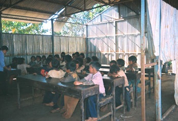 Lạc vào một thôn văn hóa “lạ” - 3