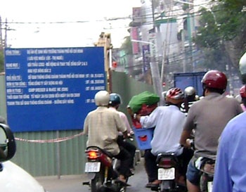 Giao thông TPHCM: “Giữa muôn trùng vây” - 1 Giao thông TPHCM: “Giữa muôn trùng vây” - 1