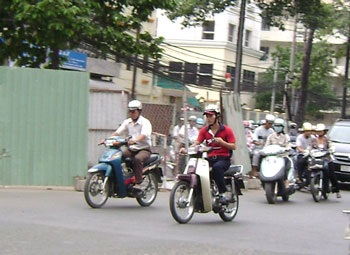 Giao thông TPHCM: “Giữa muôn trùng vây” - 3 Giao thông TPHCM: “Giữa muôn trùng vây” - 3