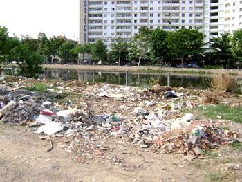 Kênh Thị Nghè - Tệ nạn nảy sinh từ những lô cốt - 2 Kênh Thị Nghè - Tệ nạn nảy sinh từ những lô cốt - 2