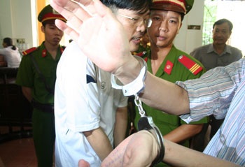 “Siêu lừa” Nguyễn Lâm Thái lĩnh 26 năm tù giam - 5 “Siêu lừa” Nguyễn Lâm Thái lĩnh 26 năm tù giam - 5