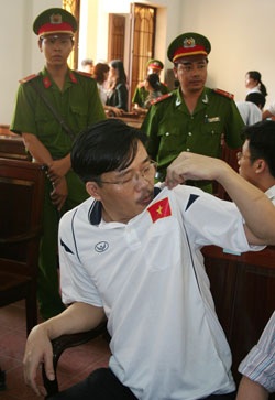“Siêu lừa” Nguyễn Lâm Thái lĩnh 26 năm tù giam - 4 “Siêu lừa” Nguyễn Lâm Thái lĩnh 26 năm tù giam - 4