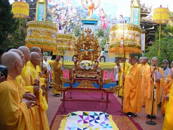Lễ rước Phật cầu nguyện cho hòa bình thế giới - 1
