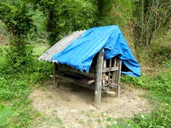 Người đàn ông 10 năm bị nhốt trong chuồng - 1 Người đàn ông 10 năm bị nhốt trong chuồng - 1