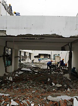 Hà Nội: “Đại công trường” phá nhà sai phép - 1