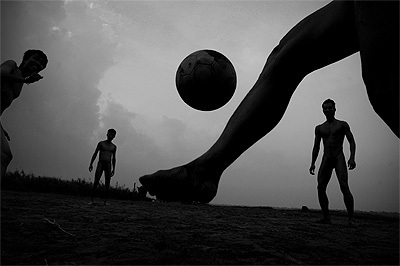 Adam và trái bóng - 3 Adam và trái bóng - 3