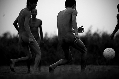 Adam và trái bóng - 4 Adam và trái bóng - 4