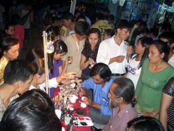 Những “lễ hội” bình dân hút khách tại Festival Huế 2008 - 5 Những “lễ hội” bình dân hút khách tại Festival Huế 2008 - 5