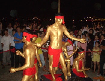 Những “lễ hội” bình dân hút khách tại Festival Huế 2008 - 7 Những “lễ hội” bình dân hút khách tại Festival Huế 2008 - 7