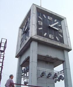 Chuyện chưa biết về chiếc đồng hồ Bưu điện Hà Nội - 1 Chuyện chưa biết về chiếc đồng hồ Bưu điện Hà Nội - 1