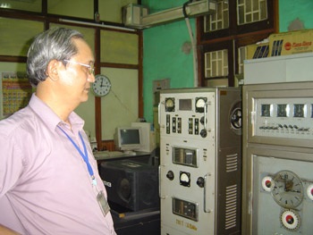 Chuyện chưa biết về chiếc đồng hồ Bưu điện Hà Nội - 2 Chuyện chưa biết về chiếc đồng hồ Bưu điện Hà Nội - 2