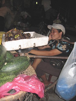 Những gánh buồn trên xe hàng rong  - 3