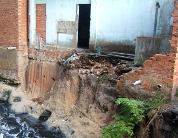 Đến “thăm” dòng kênh thối - 3