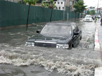 Tái diễn “kịch bản” mưa to - tắc đường - 3 Tái diễn “kịch bản” mưa to - tắc đường - 3