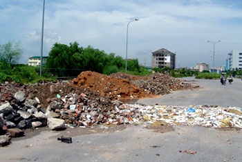 Nhìn con đường, xót tiền Nhà nước! - 1 Nhìn con đường, xót tiền Nhà nước! - 1