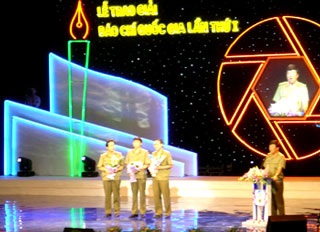 “Báo chí thúc đẩy sự phát triển của đất nước” - 1 “Báo chí thúc đẩy sự phát triển của đất nước” - 1