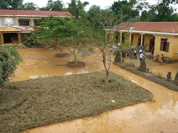 Rốn lũ Hương Khê: Chạy đua ngày khai giảng - 11 Rốn lũ Hương Khê: Chạy đua ngày khai giảng - 11