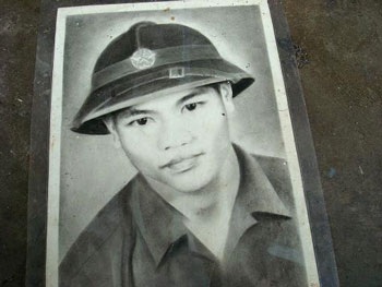 Cảm thương cho một gia đình da cam  - 1