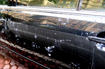 Chiếc Camry đời mới bị “khủng bố” bằng keo dính - 1 Chiếc Camry đời mới bị “khủng bố” bằng keo dính - 1