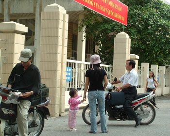Rộn ràng mũ bảo hiểm xuống phố - 4 Rộn ràng mũ bảo hiểm xuống phố - 4