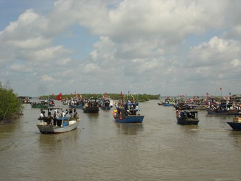 Tưng bừng lễ hội nghinh Ông - 5 Tưng bừng lễ hội nghinh Ông - 5