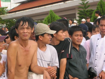Số người chết vụ sập cầu Cần Thơ tăng liên tục - 3 Số người chết vụ sập cầu Cần Thơ tăng liên tục - 3
