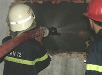 TPHCM: Cháy lớn tại công ty thuốc thú y - 1 TPHCM: Cháy lớn tại công ty thuốc thú y - 1