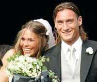 Totti "ăn vụng" - 1 Totti "ăn vụng" - 1