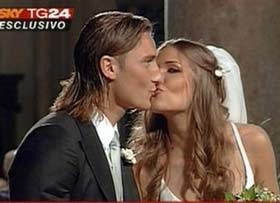 Đám cưới đẹp của “hoàng tử” Totti - 8 Đám cưới đẹp của “hoàng tử” Totti - 8