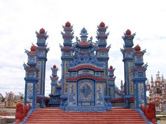 "Thành phố lăng mộ" ở Huế - 1 "Thành phố lăng mộ" ở Huế - 1