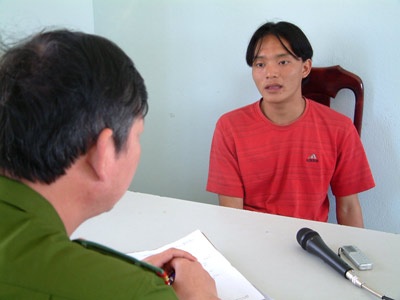 Vi phạm giao thông, gọi đồng bọn đến hành hung cảnh sát - 1 Vi phạm giao thông, gọi đồng bọn đến hành hung cảnh sát - 1