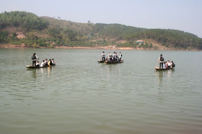 Chòng chành vượt hồ tìm chữ - 1