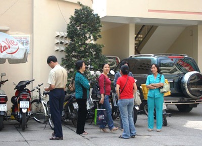 Mùng 8 Tết, công sở vẫn đậm vị... “ăn chơi” - 3 Mùng 8 Tết, công sở vẫn đậm vị... “ăn chơi” - 3