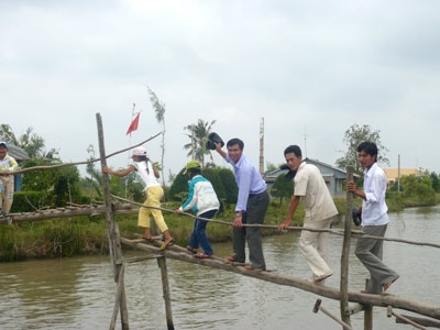 Miền Tây chơi Tết hết “mùng mền”  - 1