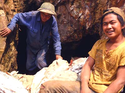 Đời mót quặng lậu - 1