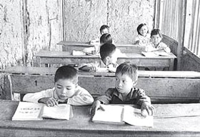 “Em phải theo chồng bỏ học thôi!” - 1