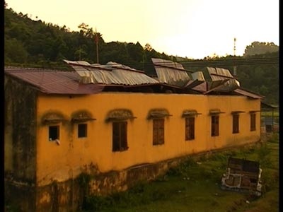 Mưa đá, lốc xoáy tốc mái 35 căn nhà - 1 Mưa đá, lốc xoáy tốc mái 35 căn nhà - 1