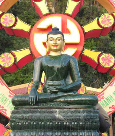 Trình làng tượng Phật ngọc lớn nhất thế giới - 1