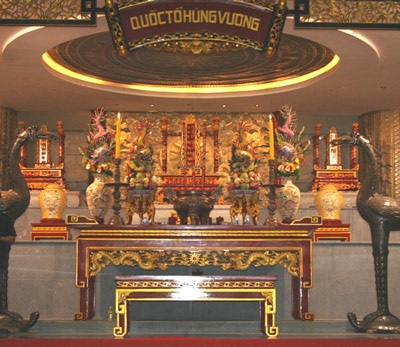 Trang nghiêm lễ rước linh vị Quốc tổ Hùng Vương - 4 Trang nghiêm lễ rước linh vị Quốc tổ Hùng Vương - 4