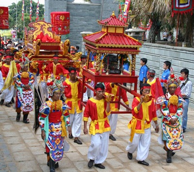 Trang nghiêm lễ rước linh vị Quốc tổ Hùng Vương - 7 Trang nghiêm lễ rước linh vị Quốc tổ Hùng Vương - 7