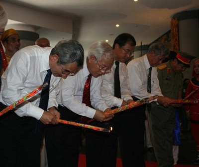 Trang nghiêm lễ rước linh vị Quốc tổ Hùng Vương - 3 Trang nghiêm lễ rước linh vị Quốc tổ Hùng Vương - 3