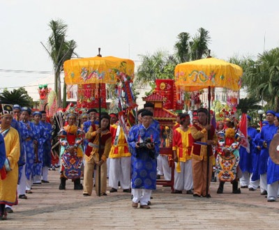 Trang nghiêm lễ rước linh vị Quốc tổ Hùng Vương - 1 Trang nghiêm lễ rước linh vị Quốc tổ Hùng Vương - 1