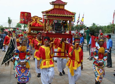 Trang nghiêm lễ rước linh vị Quốc tổ Hùng Vương - 8 Trang nghiêm lễ rước linh vị Quốc tổ Hùng Vương - 8